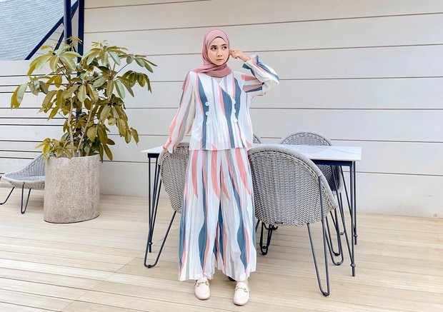 Foto: Instagram.com/richaeu Pakaian berpola