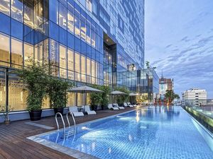 Tahun Baru, Harris Vertu & Yello Hotel Hadirkan Dinner Era 70-an