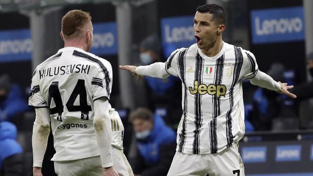 Juventus' Cristiano Ronaldo celebrates after scoring his side's second goal during the Italian Cup semi-final first leg soccer match between Inter Milan and Juventus at the San Siro stadium, in Milan, Italy, Tuesday, Feb. 2, 2021. (AP Photo/Luca Bruno)