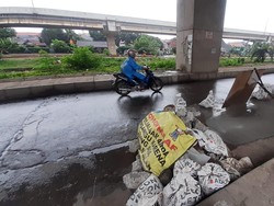 Jalan Amblas Depan Pasar Sumber Arta Bekasi Diperbaiki, Butuh Waktu 3 Hari