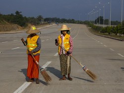 Warga Dunia, Wisata Myanmar Minta Tolong