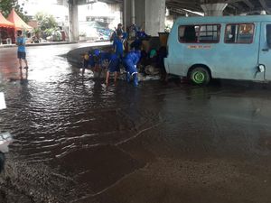 Usai Diguyur Hujan 10 Menit, Genangan Kembali Muncul di Jl Martadinata Ancol