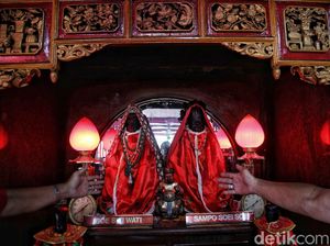 Kesibukan Kelenteng Da Bo Gong Ancol Jelang Imlek