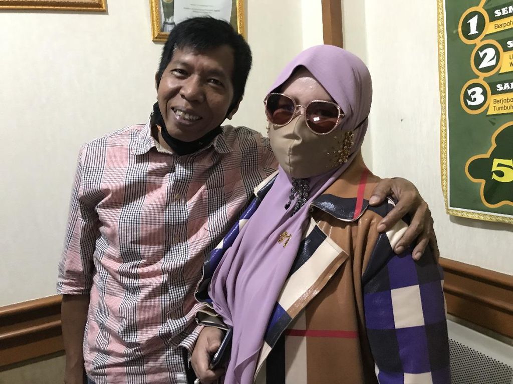 Momen-momen Kiwil dan Rohimah Umumkan Cerai Momen-momen Kiwil dan Rohimah Umumkan Cerai