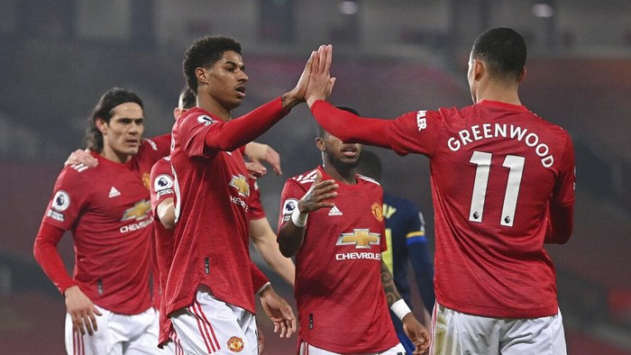 Manchester United berpesta sembilan gol tanpa balas saat menjamu Southampton. Kini Man Utd mengoleksi 44 poin di klasemen Liga Inggris.