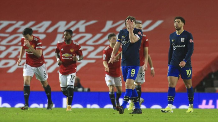 Manchester United berpesta sembilan gol tanpa balas saat menjamu Southampton. Kini Man Utd mengoleksi 44 poin di klasemen Liga Inggris.