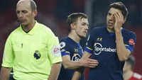 MU menjauh 3-0 di menit ke-33. Jan Bednarek mencetak gol bunuh diri setelah salah mengantisipasi umpan silang Rashford dari sisi kanan. Phil Noble/Pool via AP.