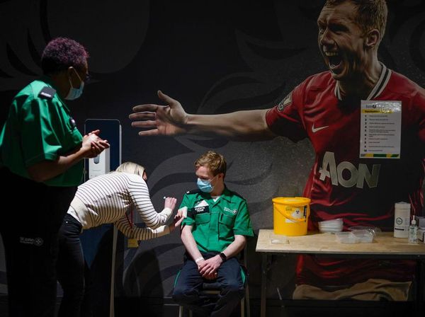 Melihat Pelatihan Relawan Pemberi Vaksin Corona di Inggris