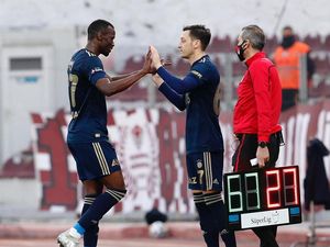 Mesut Oezil Bilang Alhamdulillah Usai Debut di Fenerbahce