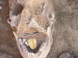 Wow! Ada 2 Mumi Berlidah Emas Ditemukan di Kota Kuno Mesir