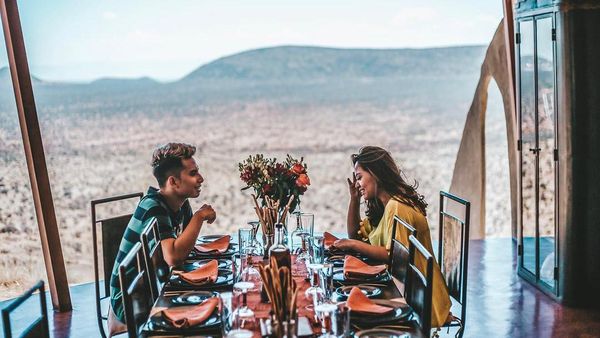 Intip Lagi Momen Romantis Niko Al Hakim dan Rachel Vennya saat Makan Berdua