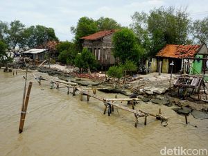 Potret 40 Rumah di Demak Terdampak Gelombang Tinggi