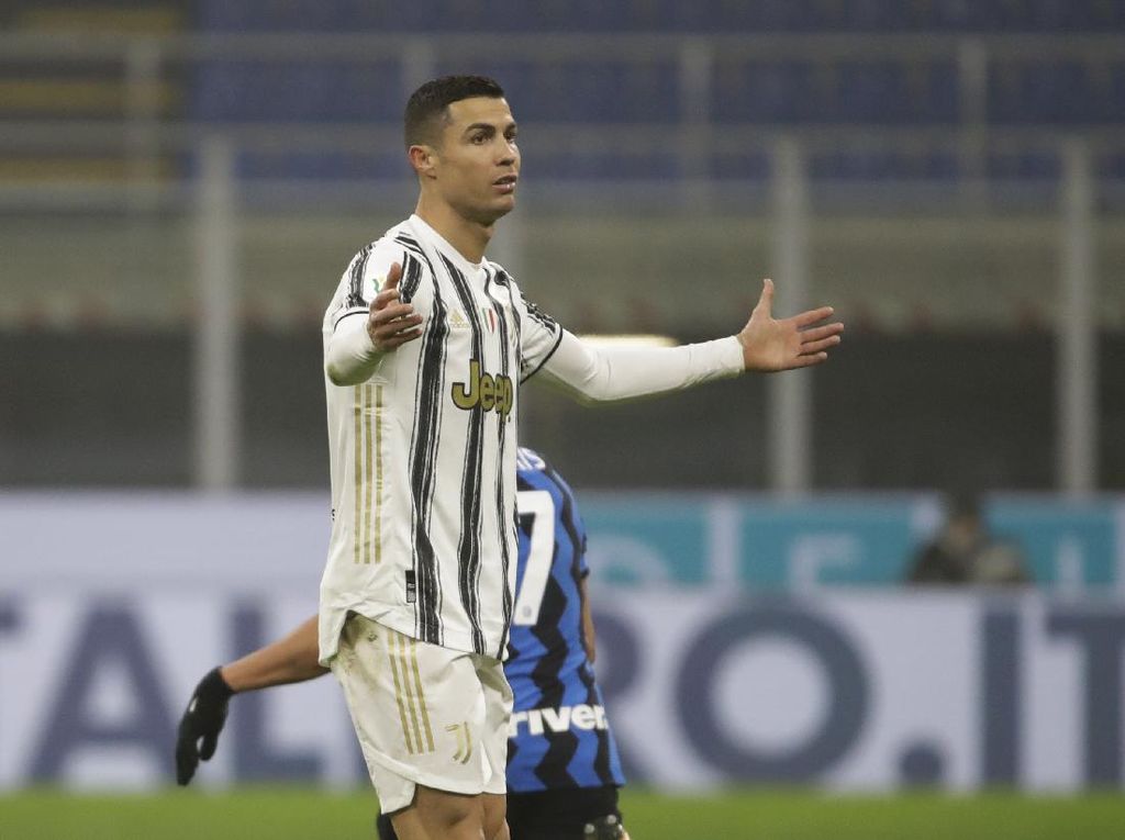 Jawaban Berani Pirlo Usai Ronaldo Cemberut karena Diganti Jawaban Berani Pirlo Usai Ronaldo Cemberut karena Diganti