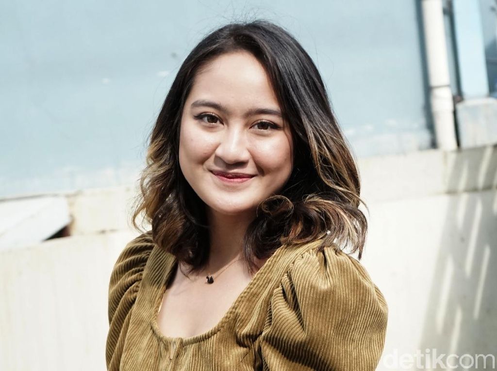 Salshabilla Adriani Ungkap Fakta di Balik Foto Tunangan dengan Yusuf Mahardika Salshabilla Adriani Ungkap Fakta di Balik Foto Tunangan dengan Yusuf Mahardika