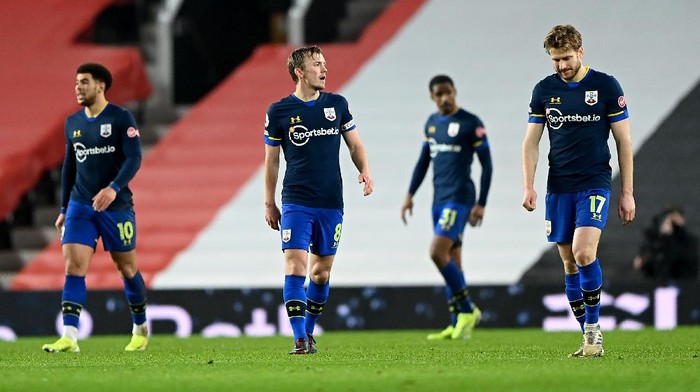 MANCHESTER, ENGLAND - FEBRUARY 02: James Ward-Prowse and Stuart Armstrong of Southampton reacts after their side concedes an eighth goal during the Premier League match between Manchester United and Southampton at Old Trafford on February 02, 2021 in Manchester, England. Sporting stadiums around the UK remain under strict restrictions due to the Coronavirus Pandemic as Government social distancing laws prohibit fans inside venues resulting in games being played behind closed doors. (Photo by Laurence Griffiths/Getty Images)