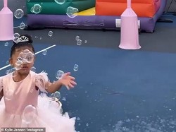 Kylie Jenner tetap Gelar Pesta Ulang Tahun Stormi di Tengah Pandemi