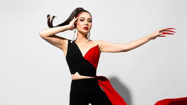 8 Foto Tya Ariestya Berpose Seksi Setelah Turun Berat Badan 25 Kg