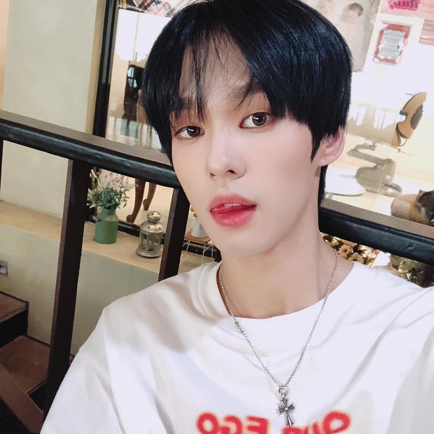 Ungjae IMFACT Media sosial resmi grup IMFACT membagikan potret Ungjae yang sedang berulang tahun