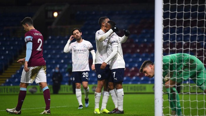 BURNLEY, ENGLAND - FEBRUARY 03: Raheem Sterling of Manchester City celebrates with team mate Gabriel Jesus after scoring their sides second goal as Nick Pope of Burnley looks on during the Premier League match between Burnley and Manchester City at Turf Moor on February 03, 2021 in Burnley, England. Sporting stadiums around the UK remain under strict restrictions due to the Coronavirus Pandemic as Government social distancing laws prohibit fans inside venues resulting in games being played behind closed doors. (Photo by Gareth Copley/Getty Images)