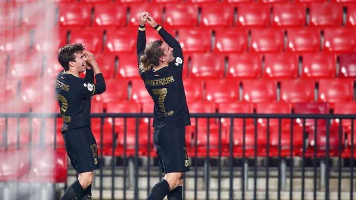 GRANADA, SPAIN - FEBRUARY 03: Antoine Griezmann of FC Barcelona celebrates with Ricard Puig Marti after scoring his teams third goal during the Copa del Rey match between Granada and Barcelona at Estadio Nuevo Los Carmenes on February 03, 2021 in Granada, Spain. Sporting stadiums around Spain remain under strict restrictions due to the Coronavirus Pandemic as Government social distancing laws prohibit fans inside venues resulting in games being played behind closed doors. (Photo by Fran Santiago/Getty Images)