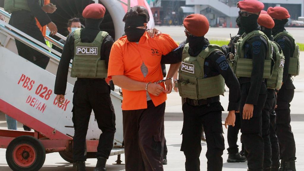 Berbaju Tahanan, 26 Teroris dari Makassar-Gorontalo Tiba di Jakarta