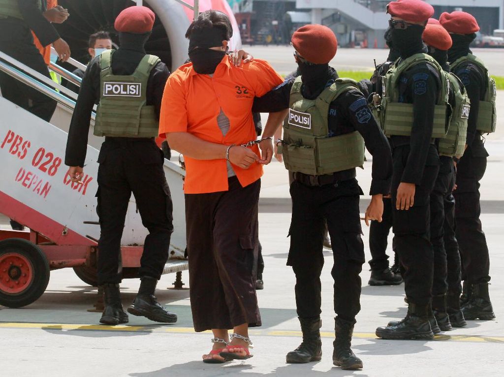 Berbaju Tahanan, 26 Teroris dari Makassar-Gorontalo Tiba di Jakarta