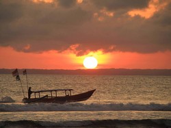 13 Jam Naik Motor Trail Demi Surga Kecil di Ciamis