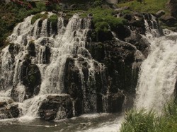 3 Air Terjun Cantik di Kaki Gunung Ijen