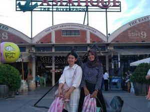 4 Rekomendasi Wisata Belanja di Thailand