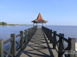 5 Alasan Kamu Harus Mampir ke Pantai Bentar