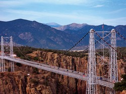 5 Tempat Bungee Jumping Paling Ekstrem di Dunia