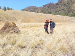 6 Cara Melawan Dingin Saat Mendaki Gunung Semeru