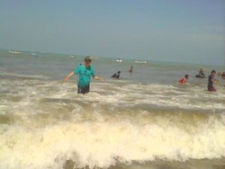 7 Jam Terjebak Macet Sebelum Menikmati Indahnya Pantai Carita