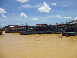 Ada Desa Terapung di Danau Terbesar se-Asia Tenggara