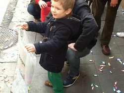 Ada Hujan Permen di Barcelona Saat Musim Semi