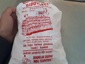 Ada Imbauan Jadi Peserta KB di Bungkus Toko Roti Legendaris Bandung