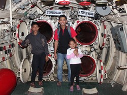 Ada Kapal Selam di Tengah Kota Surabaya!