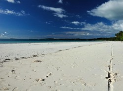 Ada Pantai dengan Pasir Sehalus Tepung di Maluku