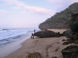 Ada Pantai Emas di Gunungkidul
