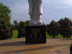 Ada Patung Filsuf Legendaris di TMII