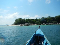 Ada Pulau Cantik Tak Berpenghuni di Negeri Laskar Pelangi