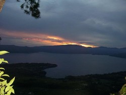 Aiihh.. Cantiknya Matahari Pagi di Pulau Samosir