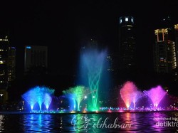 Air Mancur Menari Menara Petronas, Keren!