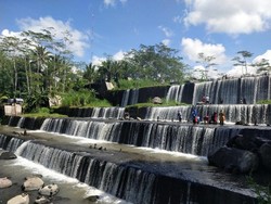 Air Terjun Batu Purba di Sleman: Keren dan Bikin Adem
