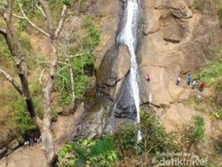 Air Terjun dengan 2 Kolam Alami, Ada di Kendal