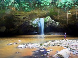 Air Terjun Jembatan Batu, Si Cantik untuk Pemanjat Tebing