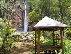 Air Terjun Kapas Biru di Lumajang, Cantik!