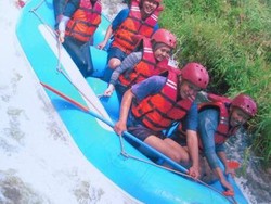 Akhir Pekan, Coba Asyiknya Dayung Perahu di Pangalengan