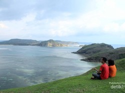 Akhir Pekan, Santai Dulu di Pantai Tanjung Aan