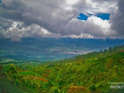 Akhir Pekan Seru, Mendaki Gunung Cikuray di Garut
